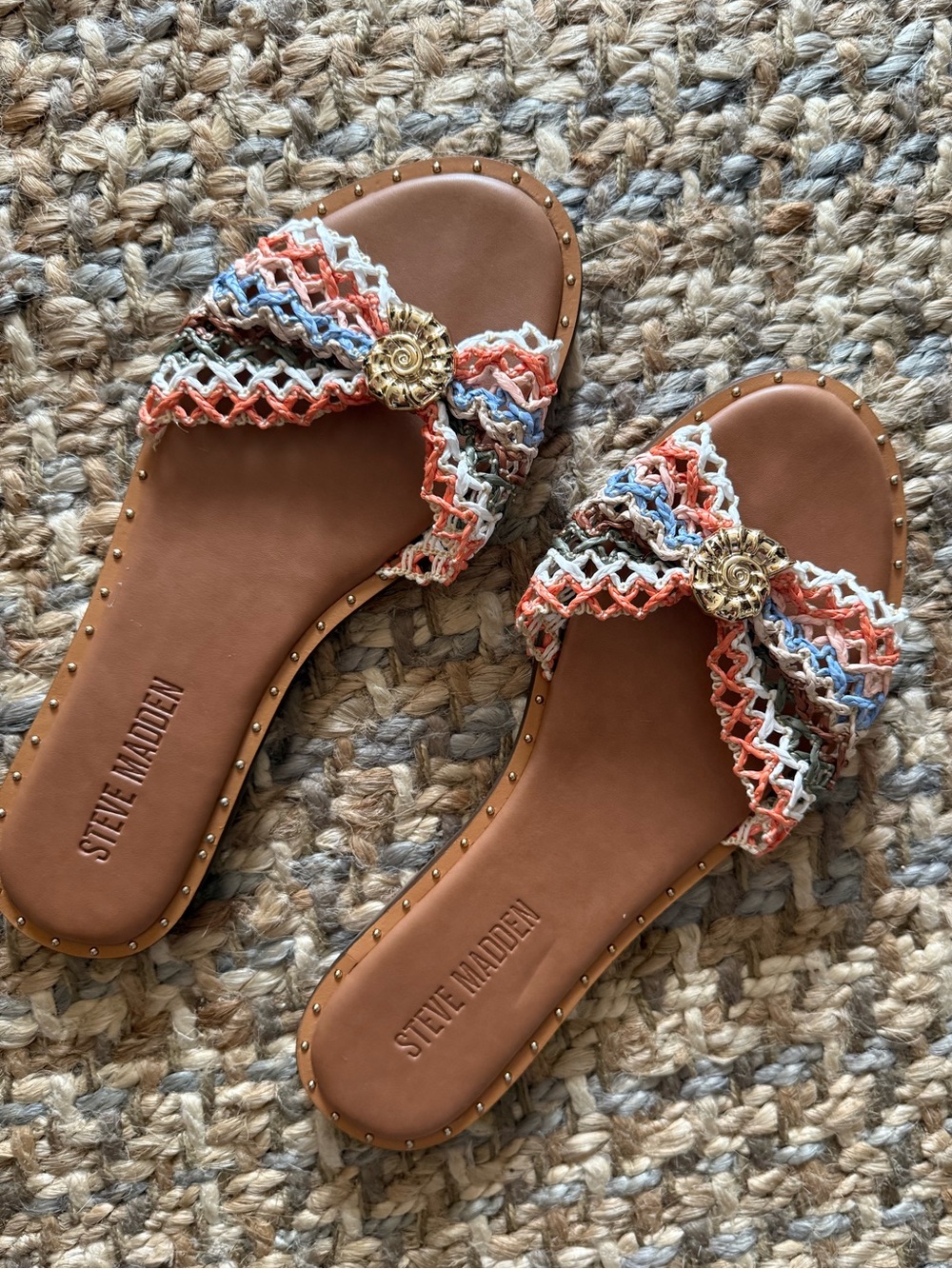 STEVE MADDEN ❤️🔥 DIPSY GOLD SHELL SANDALS NWOT SIZE 8